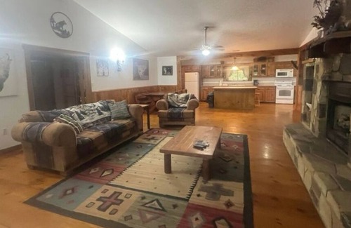 Mohawk Cabin | Cozy 3-bedroom cabin off the grid in the Smokey mountains with WiFi, AC