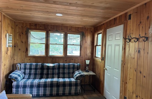 Rhinelander Resort | Cozy 3-bedroom cabin on Wisconsin River Chain -n200' from the Beach Bar & Grill