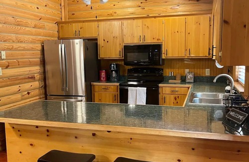 Westminster Cabin | Cozy 3-bedroom Cabin by Lake Hartwell