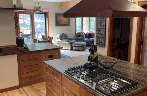Coal Creek Canyon Cabin | Cozy 3-bedroom cabin in peaceful Golden Colorado Rockies with WiFi