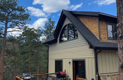 Coal Creek Canyon Cabin | Cozy 3-bedroom cabin in peaceful Golden Colorado Rockies with WiFi