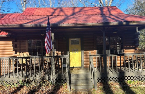 Hiawassee Cabin | Cozy 3-bedroom cabin in quaint Hiawassee with AC, WiFi