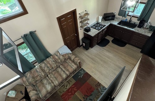 White Mills Cabin | Cozy 3-bedroom cabin with free BOAT SLIP