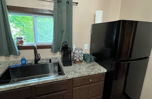 White Mills Cabin | Cozy 3-bedroom cabin with free BOAT SLIP