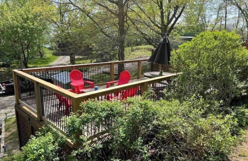 Port Colborne Cottage | Cozy 3 bedroom cottage steps from private beach