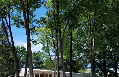 St. Albans Cottage | Cozy 3-Bedroom Cottage on St. Albans Bay - Kayaks & Paddleboards Included!