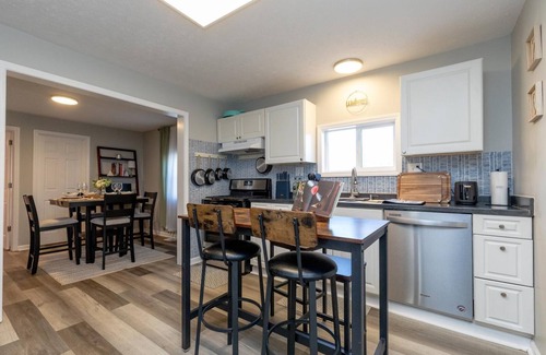 Gallatin House | Cozy 3-Bedroom Cottage by the Lake!
