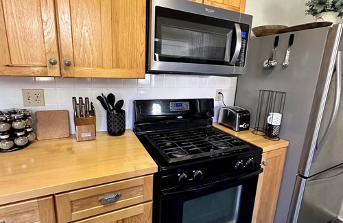 Petoskey Cottage | Cozy 3-bedroom cottage in Downtown Petoskey