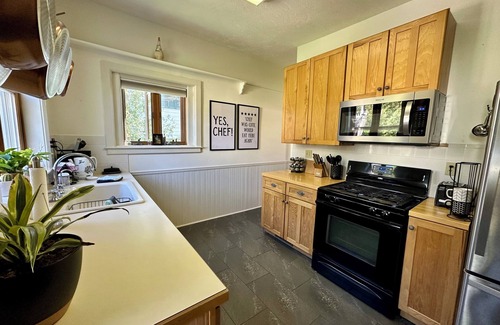 Petoskey Cottage | Cozy 3-bedroom cottage in Downtown Petoskey