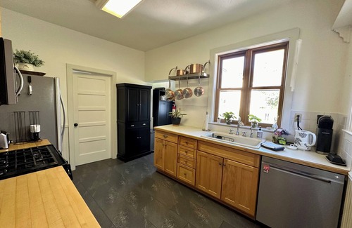Petoskey Cottage | Cozy 3-bedroom cottage in Downtown Petoskey