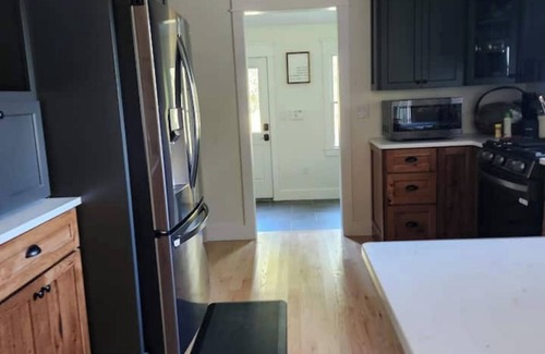 Corbin City Other | Cozy 3-bedroom farmhouse in welcoming Corbin City with WiFi, AC