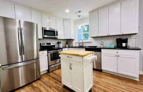 East Raleigh House | Cozy 3-Bedroom Getaway