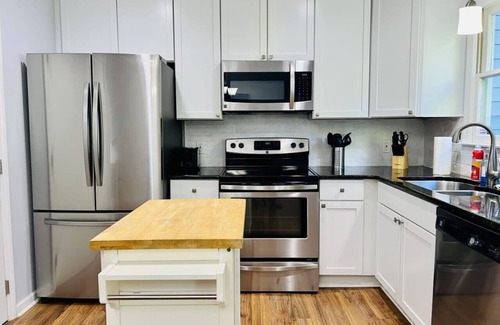 East Raleigh House | Cozy 3-Bedroom Getaway