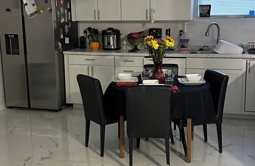 Tarpon Springs House | Cozy 3 bedroom home in downtown Tarpon Springs. Walk to the Sponge Docks & more