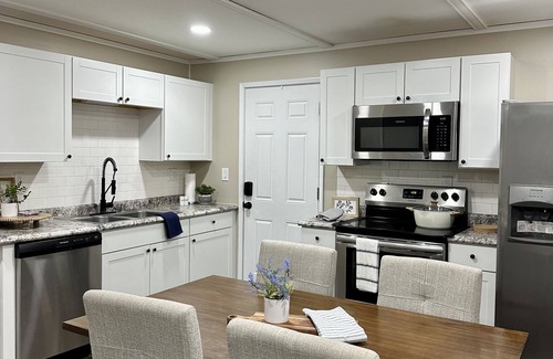 Milwaukee House | Cozy 3 Bedroom Haven in MKE!