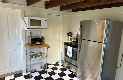 Oxford Cottage | Cozy 3 bedroom historic cottgage in Oxford, MD avialable Aug 2024