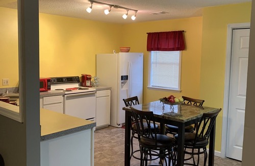 Pineland House | Cozy 3 Bedroom Home, Close to 3 Major Cities