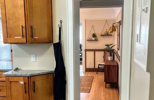 Shorewood Apartment | Cozy "3" Bedroom Home I Shorewood