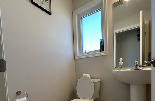 Welland House | Cozy 3 Bedroom Home -Near Falls!