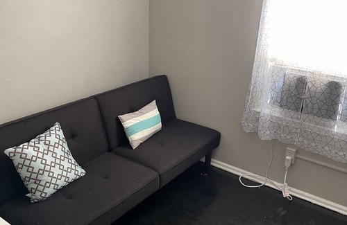 Cleveland House | Cozy 3 Bedroom Home near Downtown Euclid and Lake Access