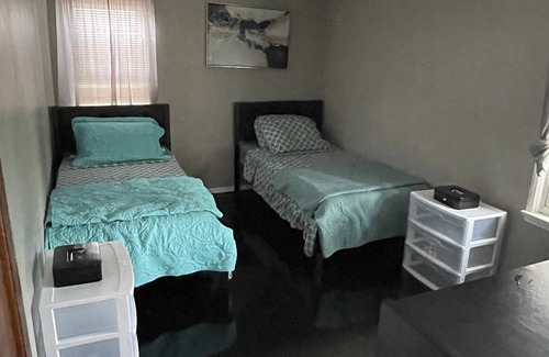 Cleveland House | Cozy 3 Bedroom Home near Downtown Euclid and Lake Access