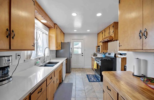 Carriage Square House | Cozy 3 bedroom home.