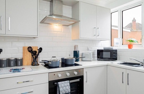 Bloxwich House | Cozy 3-Bedroom House in Birmingham