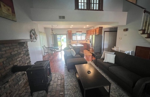 Foley House | Cozy 3-Bedroom House in Charming Foley with AC and WiFi