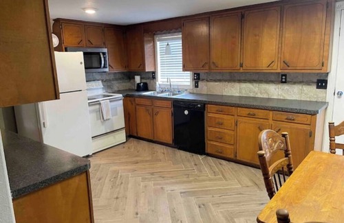 Mena House | Cozy 3-bedroom house in peaceful Mena with WiFi, AC