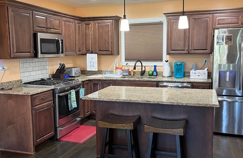 Buechel House | Cozy 3-bedroom house in charming Louisville with a tropical feel