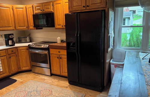 Manchester House | Cozy 3-bedroom house in gorgeous Manchester with WiFi, AC