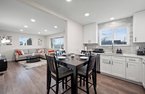 Northglenn House | Cozy 3-bedroom House 15 min from Denver Downtown in Quiet Northglenn.