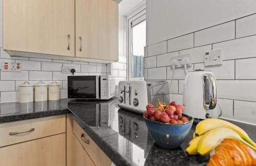 Walsall Apartment | Cozy 3 BedRoom House Walsall