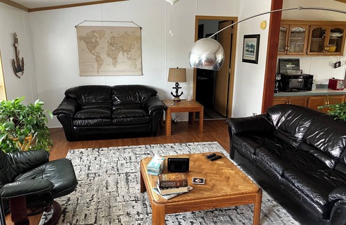 Frontenac House | Cozy 3-bedroom mobile home, Stay 5 days you get a free private boat tour