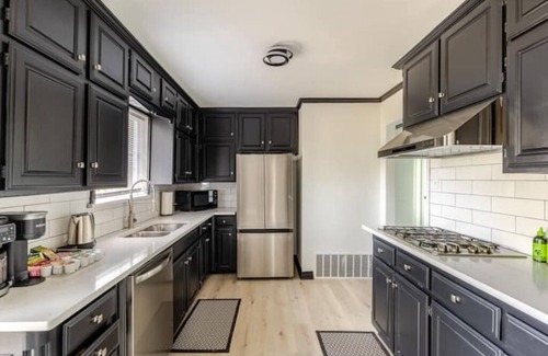 Bedford House | Cozy 3-bedroom near DFW airport and AT & T Stadium