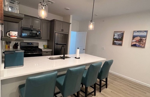 Lincoln Ski Chalet | Cozy 3-bedroom new construction condo in Lincoln minutes from Loon Mountain.