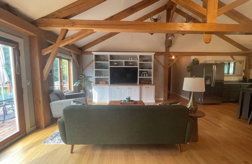 Fairfax House | Cozy 3-bedroom post and beam house in charming Fairfax