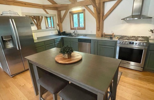 Fairfax House | Cozy 3-bedroom post and beam house in charming Fairfax