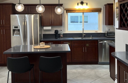 Warner Center House | Cozy 3 bedroom residential home in Woodland Hills!