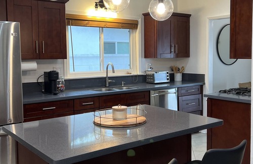 Warner Center House | Cozy 3 bedroom residential home in Woodland Hills!