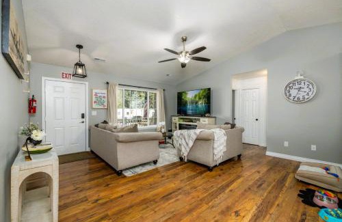 Coeur d'Alene House | Cozy 3-Bedroom Retreat with Fenced Yard, Games & BBQ- Pet Friendly