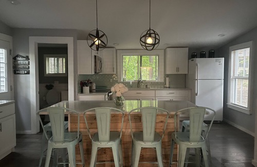 Windham Cottage | Cozy 3 bedroom seasonal cottage with very short walk to private community beach