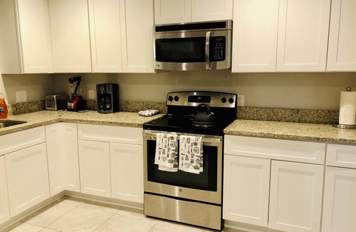 Fairvilla House | Cozy 3 bedroom second floor unit
