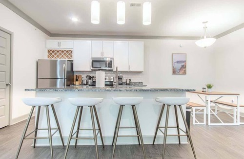 Buechel Apartment | Cozy 3 Bedroom Suite | Pool, Parking, and Gym