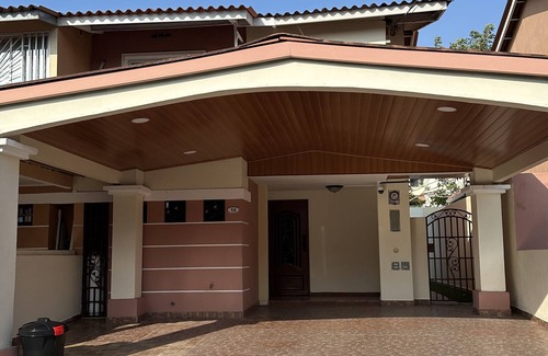 Juan Diaz House | Cozy 3-bedroom townhome with WiFi, AC in fabulous Panamá