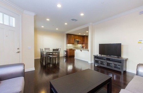 Arcadia House | Cozy 3-bedroom townhome in charming Arcadia/Pasadena with AC, WiFi