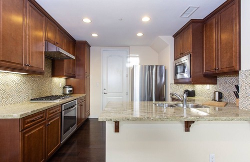 Arcadia House | Cozy 3-bedroom townhome in charming Arcadia/Pasadena with AC, WiFi