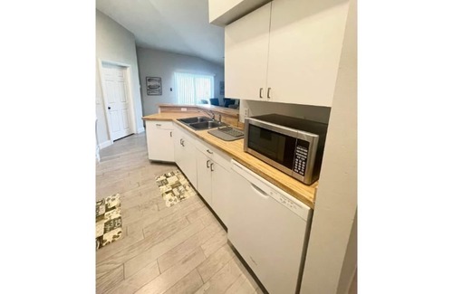 Westminster House | Cozy 3-bedroom unit with free parking
