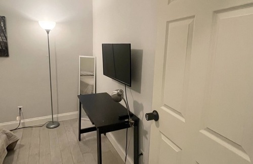 Westminster House | Cozy 3 bedroom unit with free parking