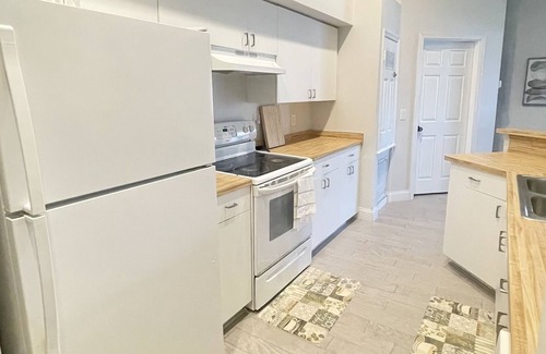 Westminster House | Cozy 3 bedroom unit with free parking